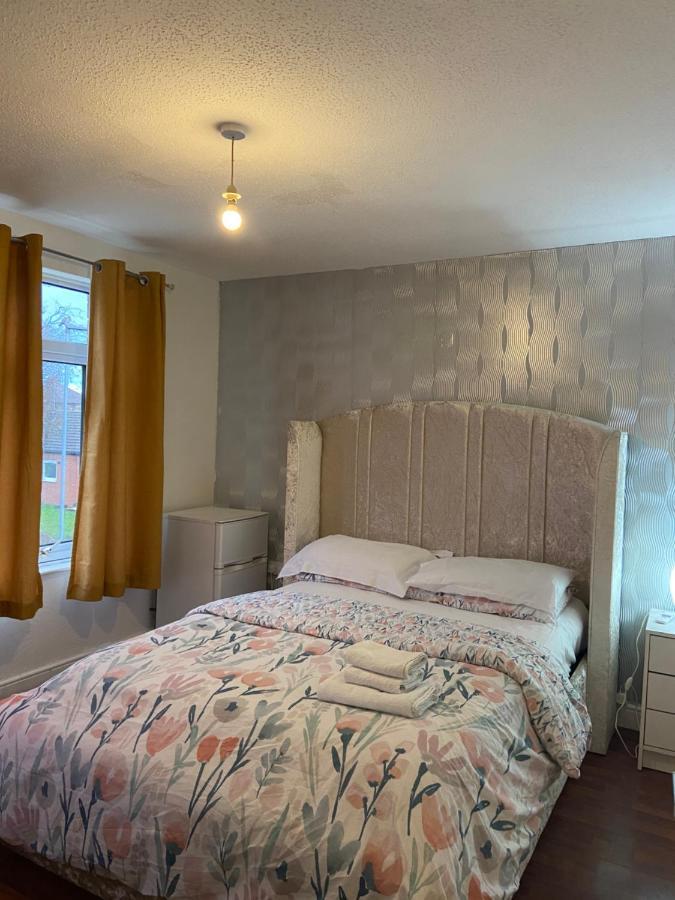 King Room In Warrington Exterior photo